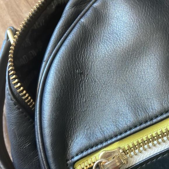 💚🖤Steve Madden backpack 🎒 - Picture 14 of 16